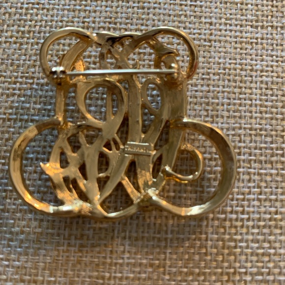 Vintage Trifari monogram brooch - Picture 4 of 5